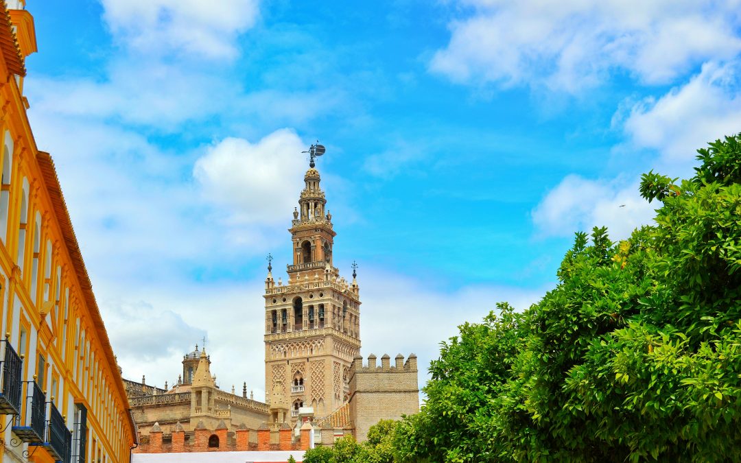 La Giralda de Sevilla: historia, curiosidades y cómo visitarla en 2025